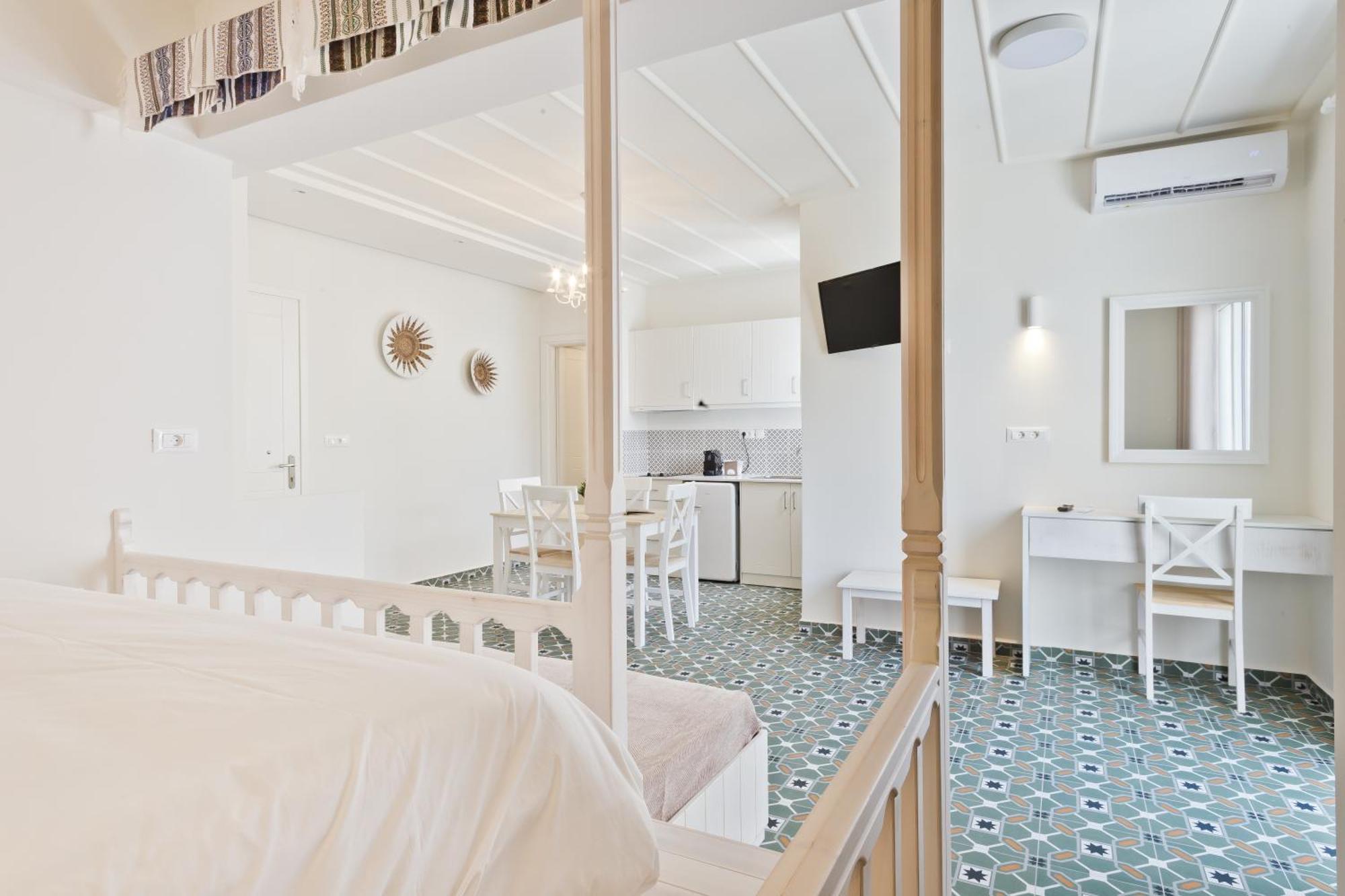 Posidonia Luxury Suites Karpathos Extérieur photo